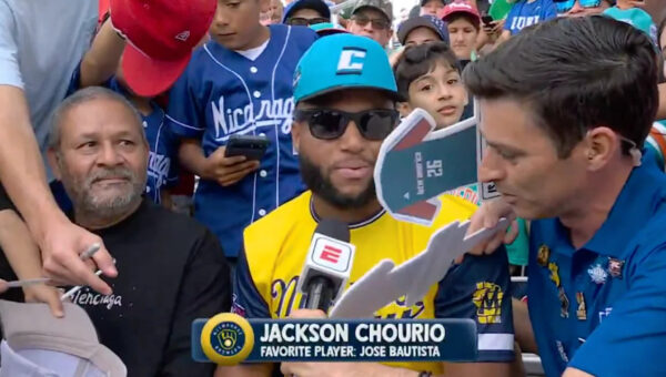 Jackson Chourio gives ESPN interview while mobbed by fans at LLWS