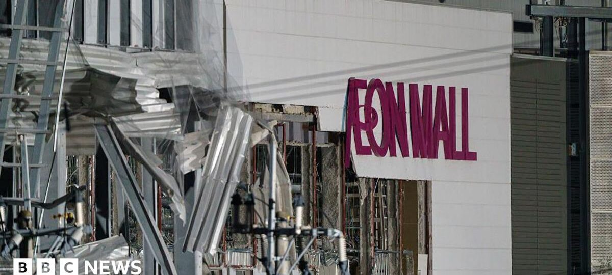 Two workers killed in blast after re-entering quake-hit Japan mall on boss' order