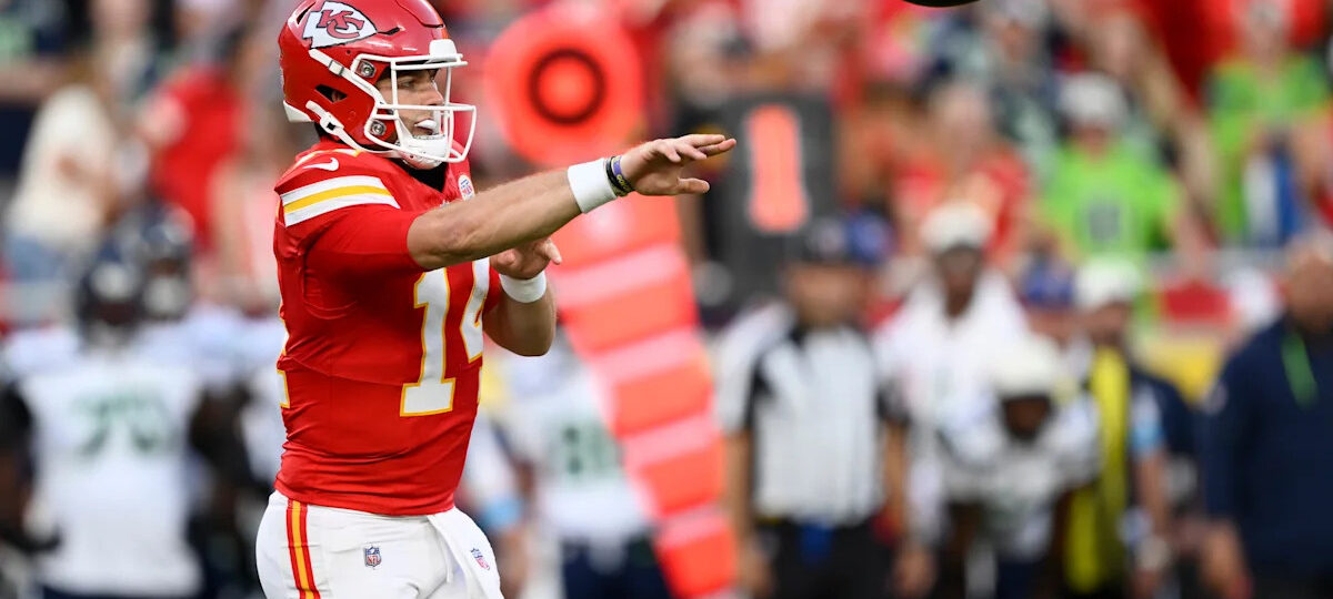 Seattle's Myers misses field goal on final play and Seahawks play to 9-9 tie with Chiefs