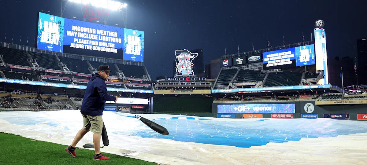 Braves at Twins rain delay chat and discussion