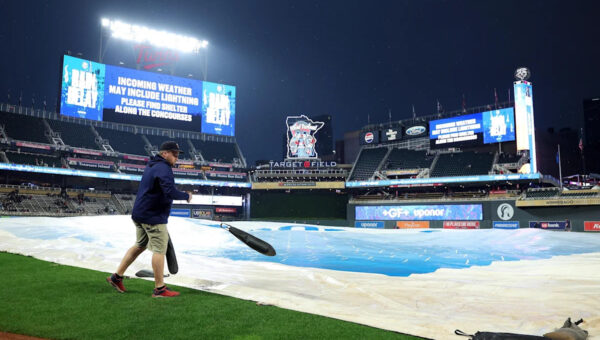Braves at Twins rain delay chat and discussion