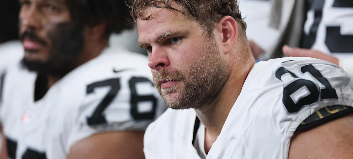 Raiders trade offensive lineman to jets