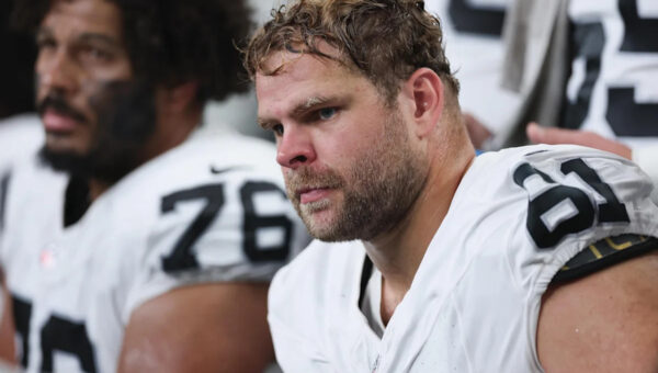 Raiders trade offensive lineman to jets