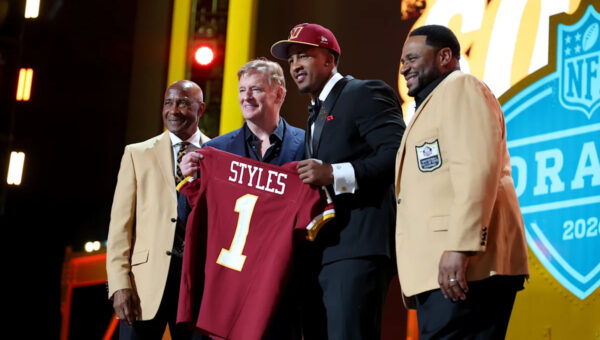 Commanders' Sonny Styles surprised by gift from NFL legend