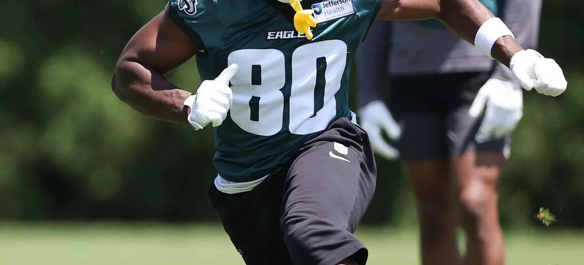 Darius Cooper gains national media attention at Eagles training camp