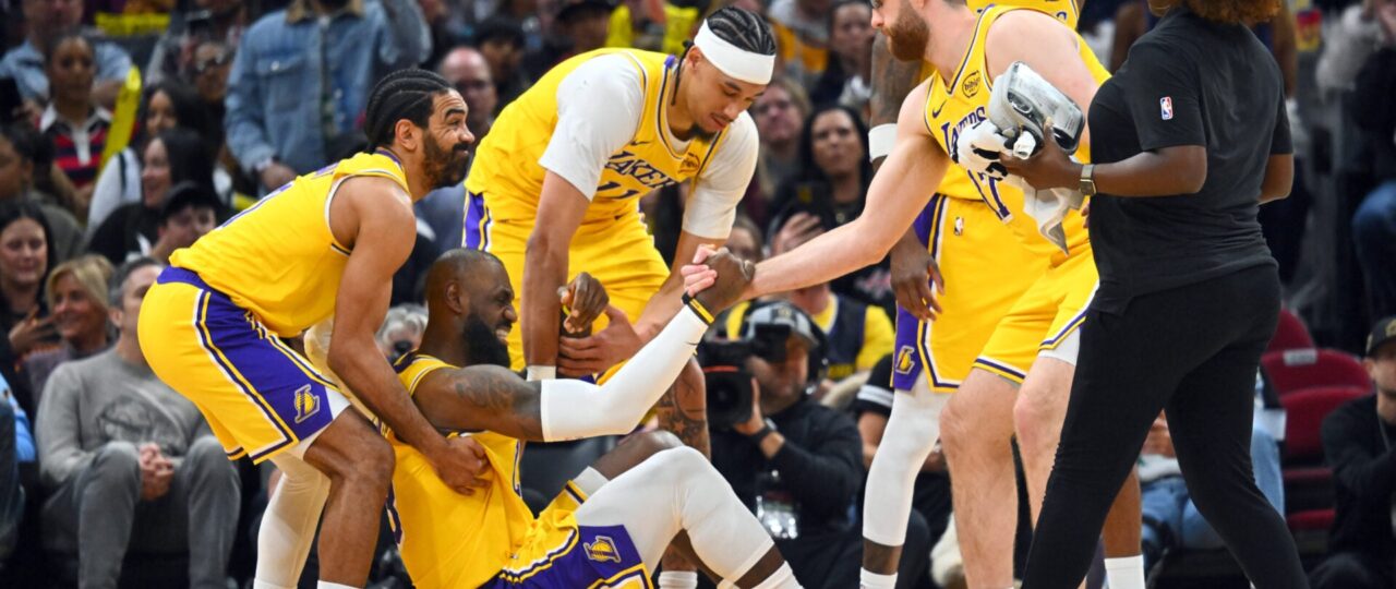 Miami Heat consider former LeBron James teammate for final roster spot after Klay Thompson signing