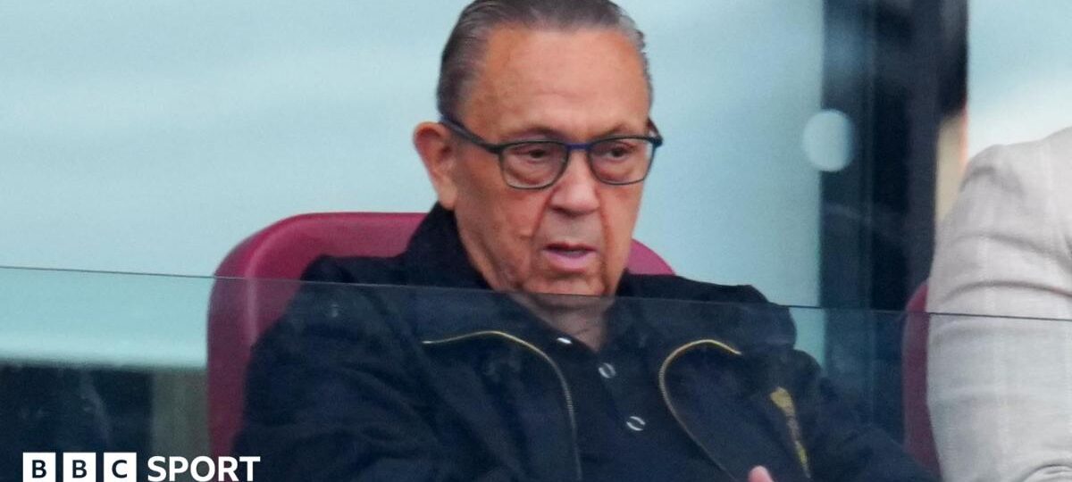Former West Ham co-chair Sullivan attends home game despite advice not to