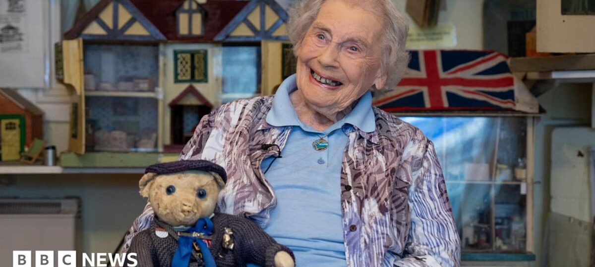 The 101-year-old who created a dolls' house museum with her childhood toys