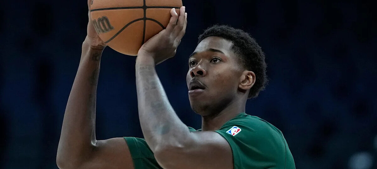 Bucks draft pick Malique Lewis signs 2-year contract in Australia