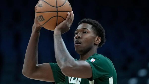 Bucks draft pick Malique Lewis signs 2-year contract in Australia