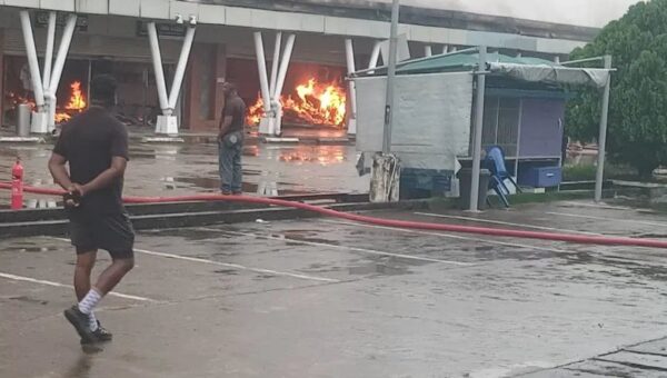 BREAKING: Fire outbreak at popular SPAR shopping outlet in Calabar [VIDEO]