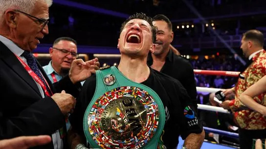 William Zepeda outworks Lamont Roach Jr. to become WBC lightweight champion
