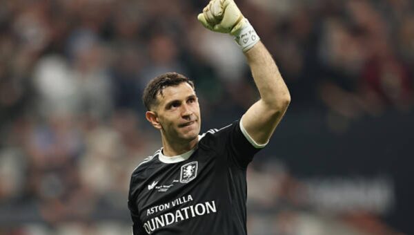 Emi Martinez officially set to complete his Chelsea switch