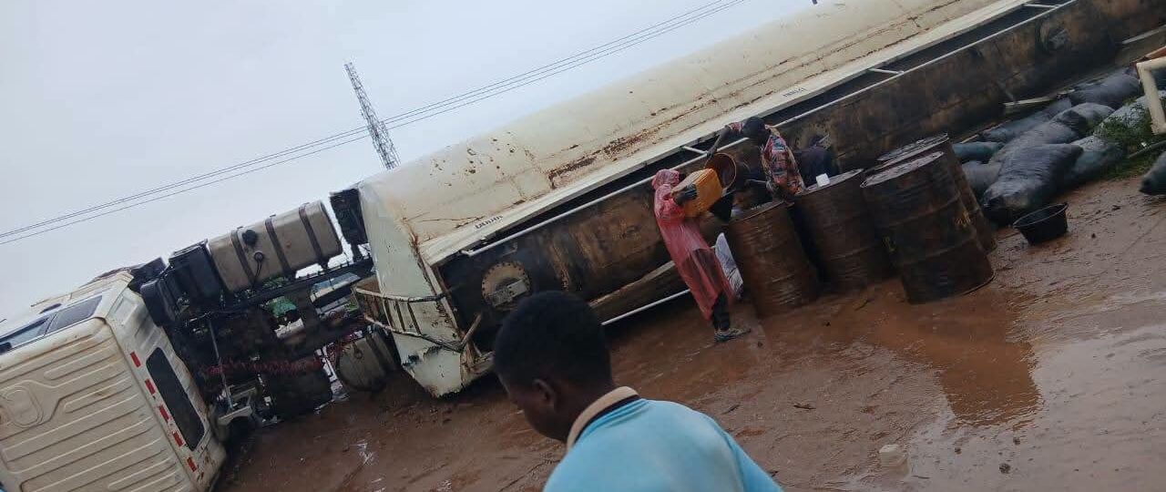 Residents scoop diesel after tanker accident in Kaduna