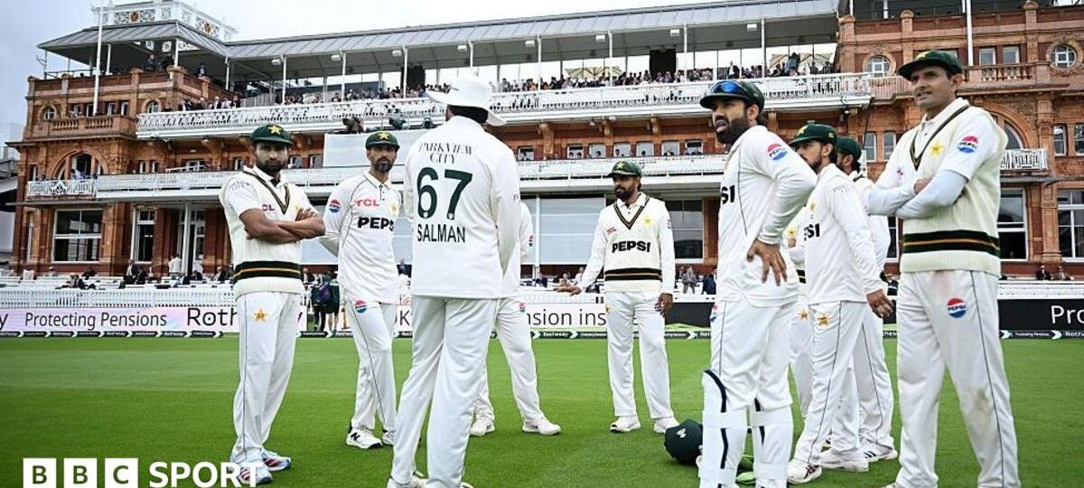 Pakistan drop seven players and release head coach