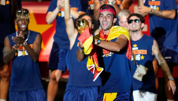 Official: Barcelona star takes Ferran Torres’ jersey number