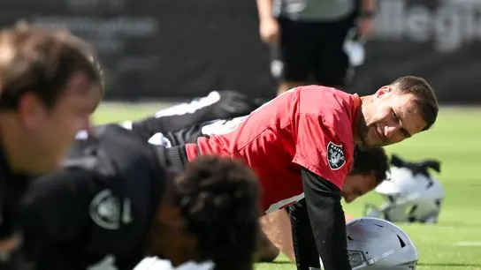 Raiders' Kirk Cousins responds to sluggish footage with full-speed sprints at Sunday's practice