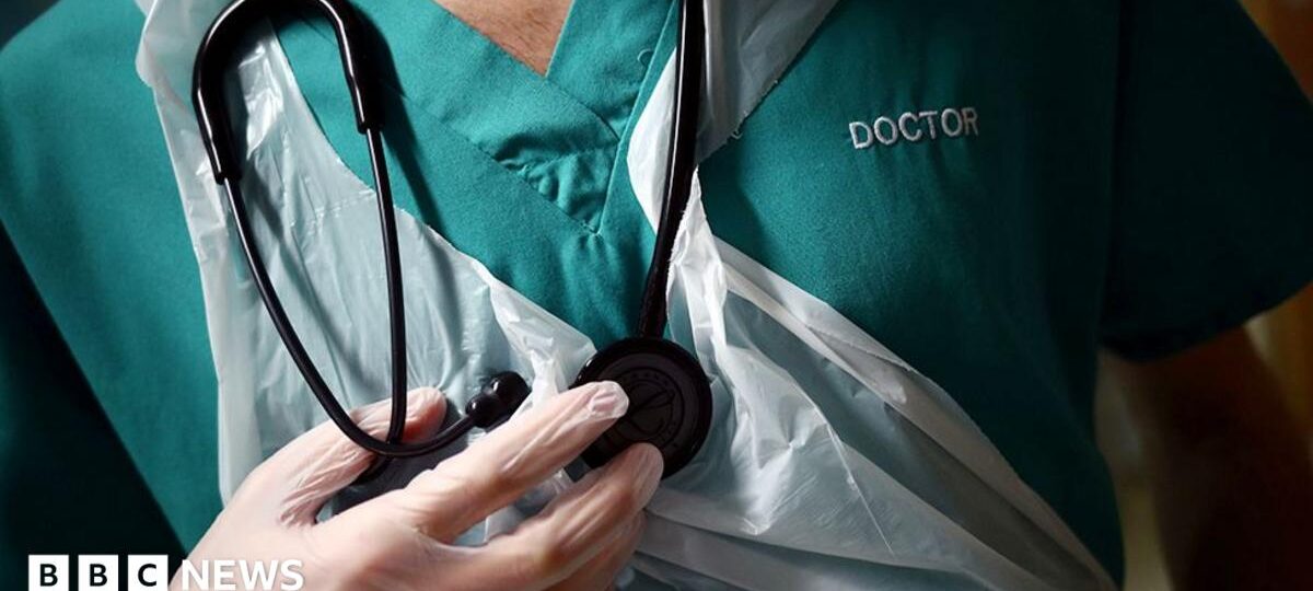 Surgeon struck off after wrongly connecting organs