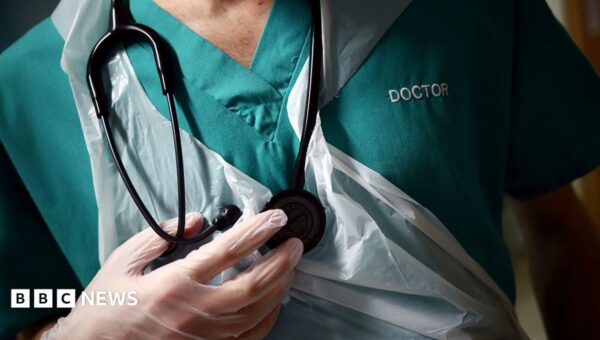Surgeon struck off after wrongly connecting organs