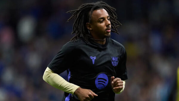 Barcelona defender back in training after World Cup break
