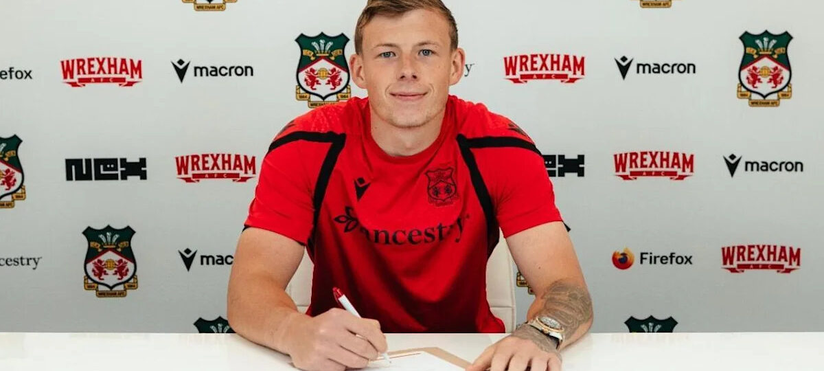 Wrexham sign Sunderland goalkeeper Patterson