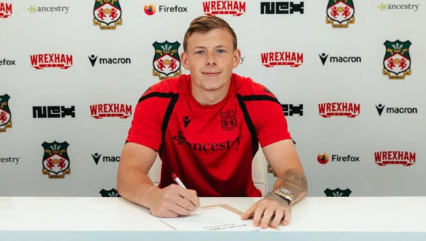 Wrexham sign Sunderland goalkeeper Patterson