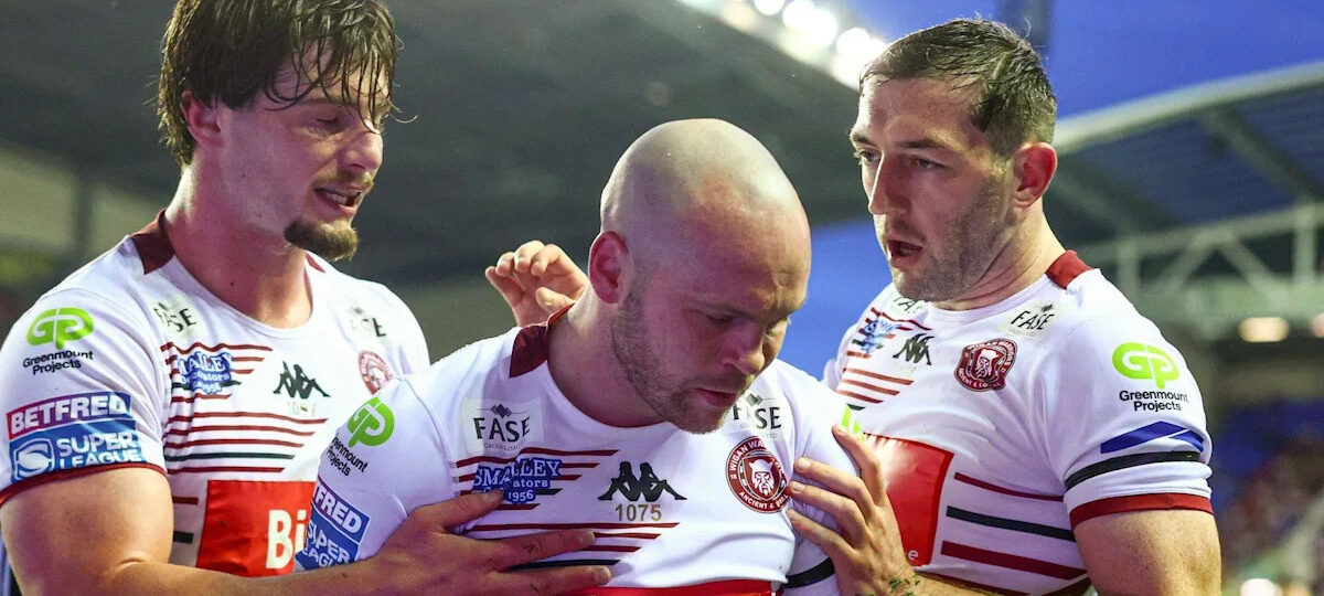 Wigan thrash Hull KR on night of tributes for Boston