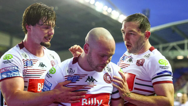 Wigan thrash Hull KR on night of tributes for Boston