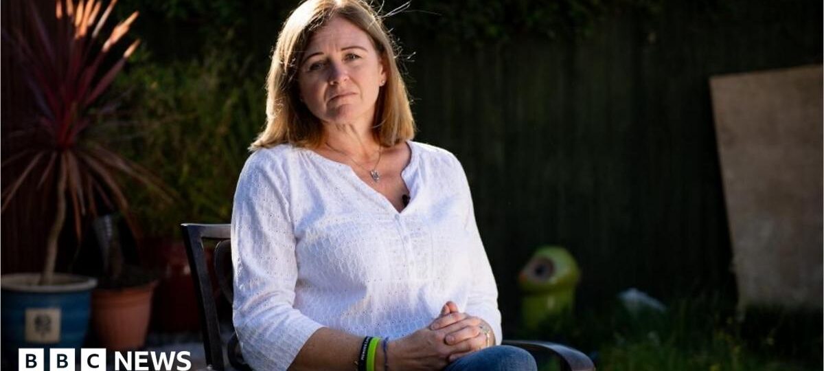 Call with No10 gives us hope, PC Harper's mother says