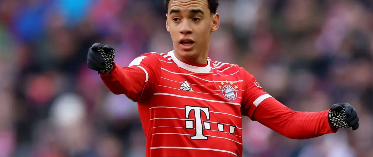 Musiala collapses during Bayern Munich’s game with Leipzig