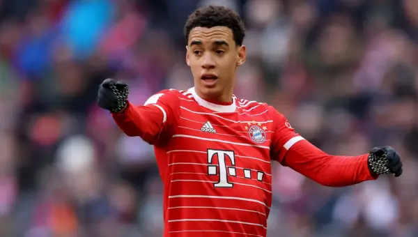Musiala collapses during Bayern Munich’s game with Leipzig