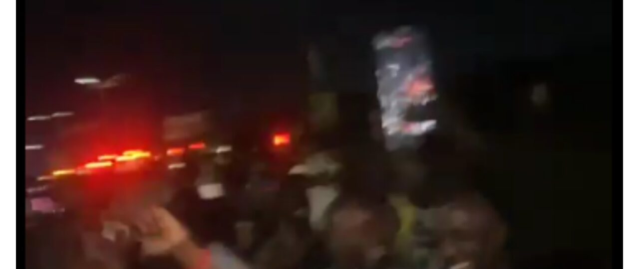 Osun decides: Residents chant as APC govs reportedly leave collation centre [VIDEO]