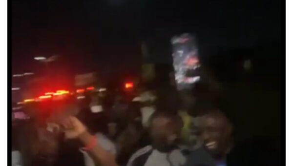 Osun decides: Residents chant as APC govs reportedly leave collation centre [VIDEO]