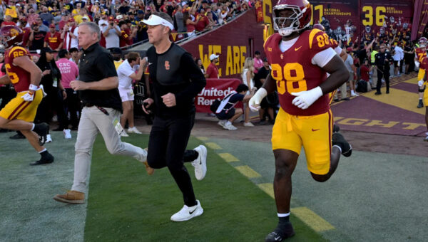 USC football alumnus explains why Trojan fans should be excited