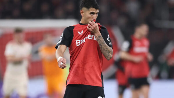 Palacios content with Leverkusen stay after Ipswich bid rejected