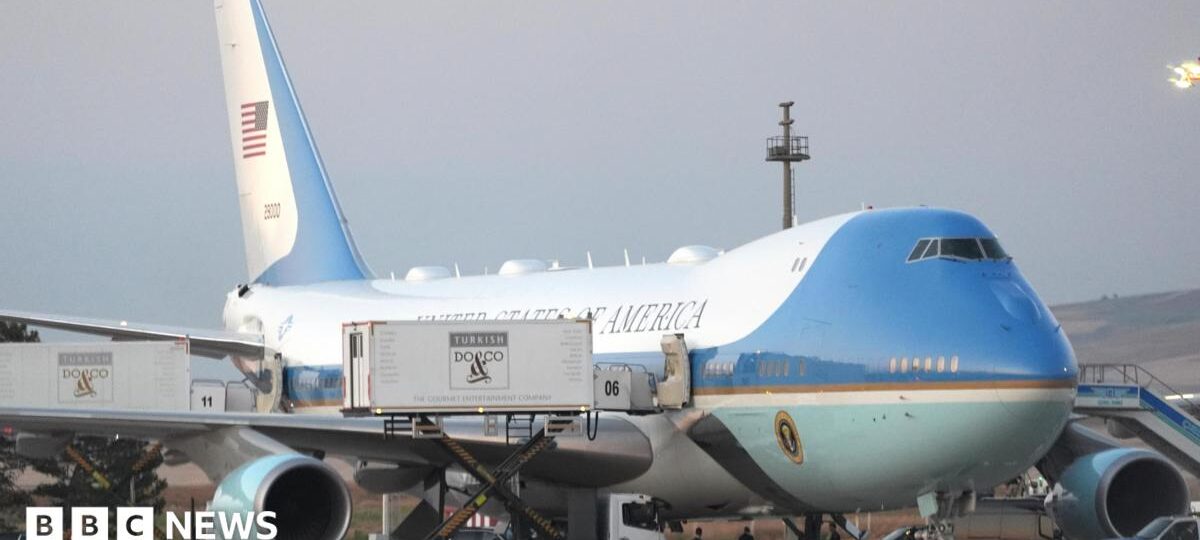 Members of Trump's cabinet remained on decoy plane, after Trump's quiet exit