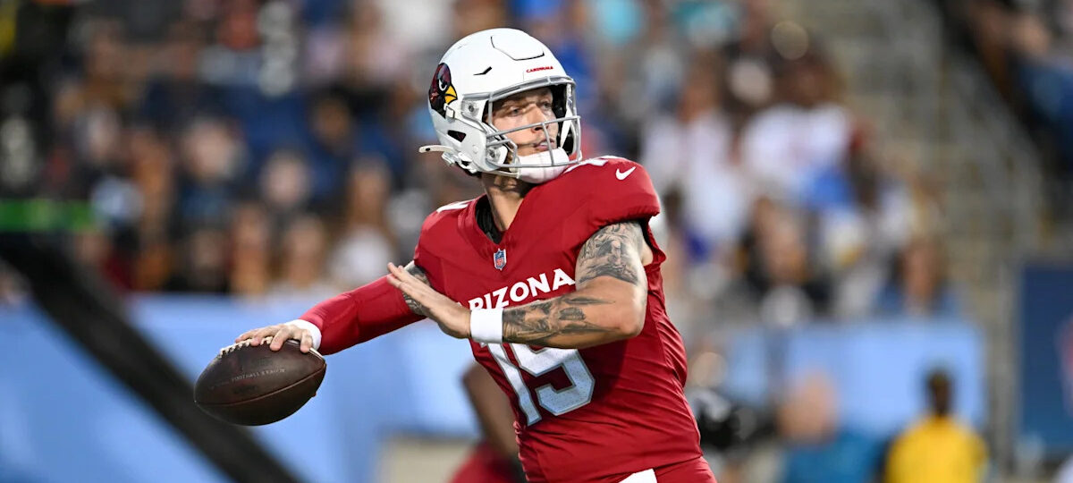 Carson Beck throws for 188 yards, TD in impressive preseason debut