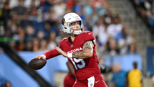 Carson Beck throws for 188 yards, TD in impressive preseason debut