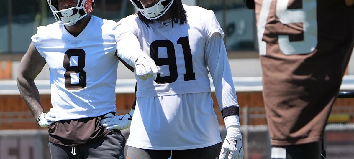 Alex Wright carted off field during Cleveland Browns training camp