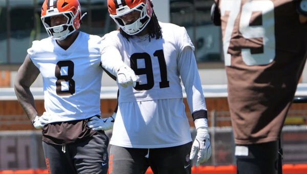 Alex Wright carted off field during Cleveland Browns training camp
