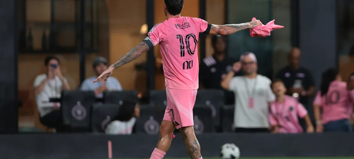 Rodrigo De Paul honours Lionel Messi with goal celebration