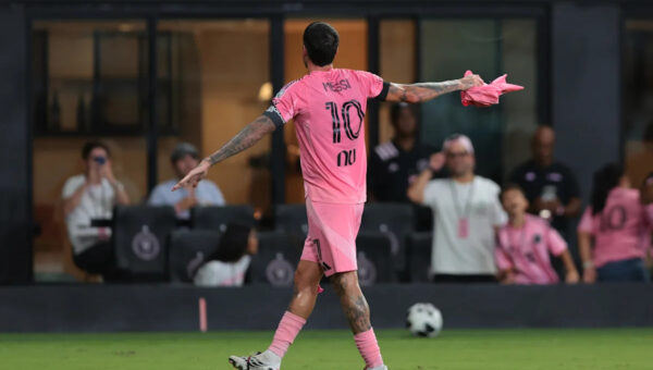 Rodrigo De Paul honours Lionel Messi with goal celebration