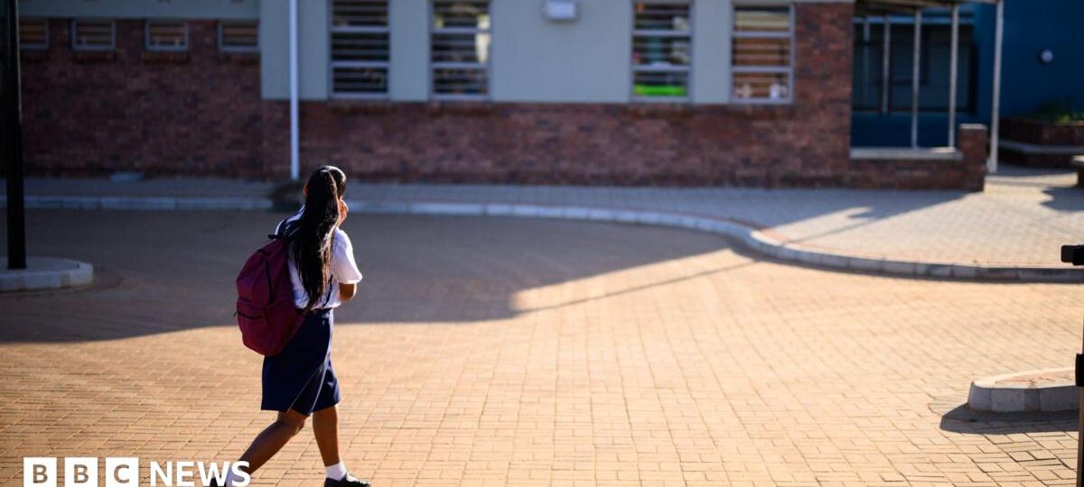All schools in England to get pupil attendance targets, government says