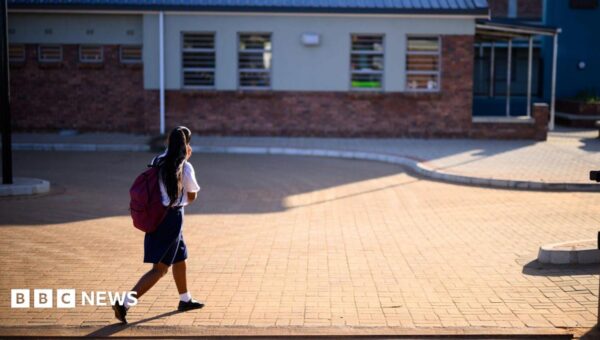 All schools in England to get pupil attendance targets, government says