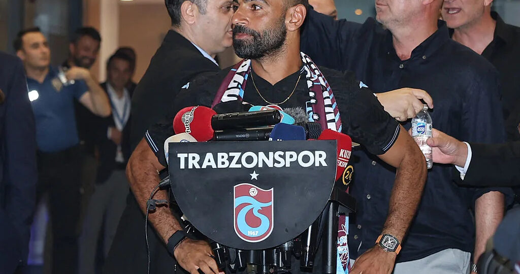 Pyro show at new club: Salah already hailed as a hero