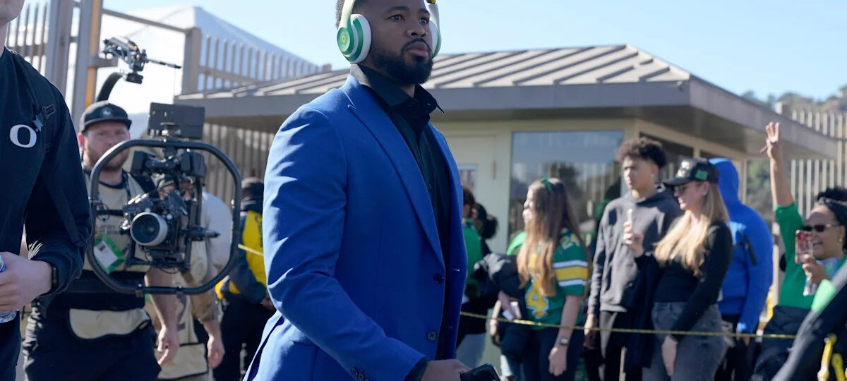 Oregon assistant Ra'Shaad Samples reportedly said name was 'DeSean Jackson' after crash that resulted in DUII, reckless driving charges