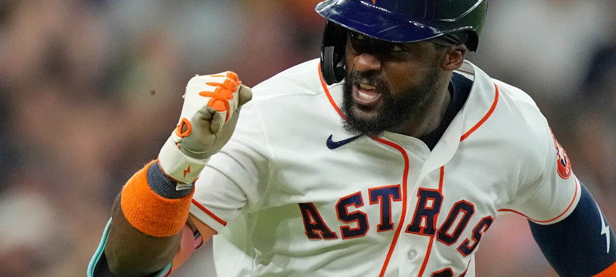 Astros edge Rangers 5-4, stretching AL West lead with 5th straight win