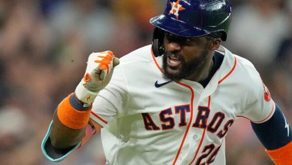 Astros edge Rangers 5-4, stretching AL West lead with 5th straight win