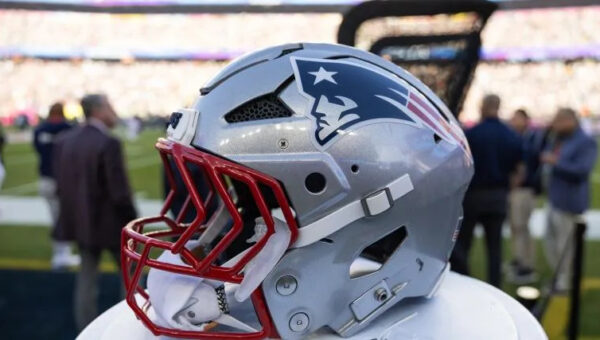 Two-Time Patriots Super Bowl Champion Signs With Steelers