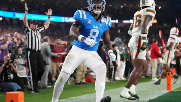 Browns tight end now eligible to return to college football, been away from training camp